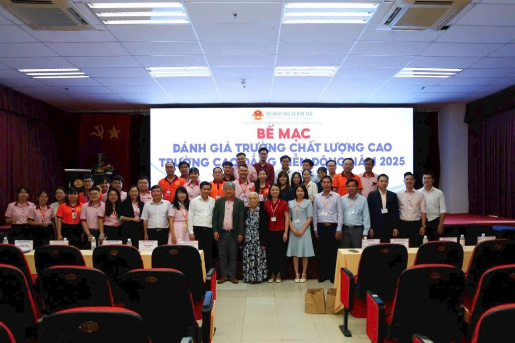 TRƯỜNG CAO ĐẲNG VIỄN ĐÔNG ĐẠT DANH HIỆU “TRƯỜNG CAO ĐẲNG CHẤT LƯỢNG CAO”